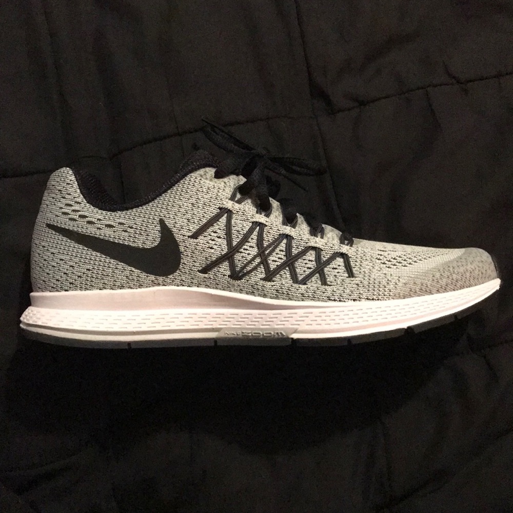 Nike zoom gray grey sneakers size 7.